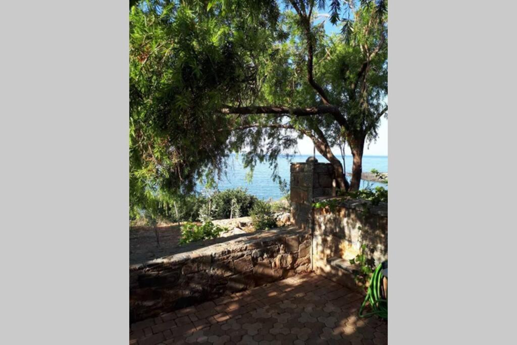 Traditional Stone House By The Sea... Kapetanianá Exterior photo