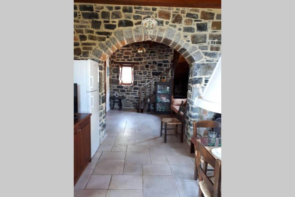 Traditional Stone House By The Sea... Kapetanianá Exterior photo