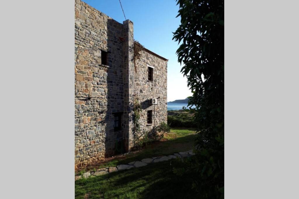 Traditional Stone House By The Sea... Kapetanianá Exterior photo