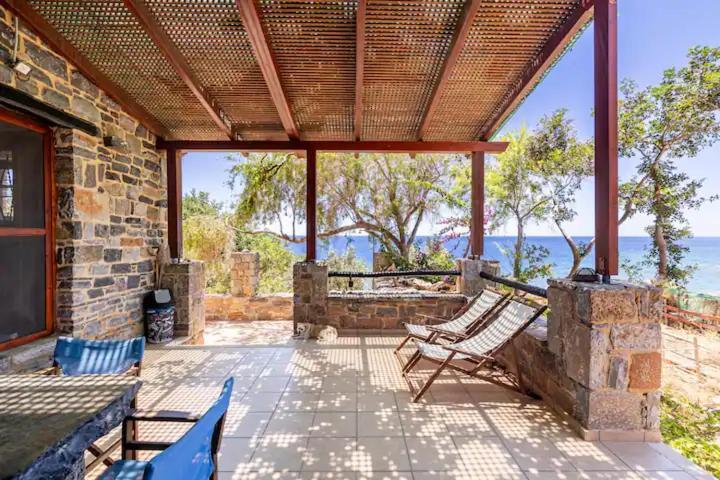 Traditional Stone House By The Sea... Kapetanianá Exterior photo