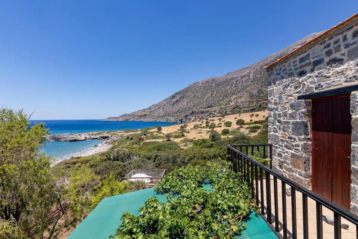 Traditional Stone House By The Sea... Kapetanianá Exterior photo