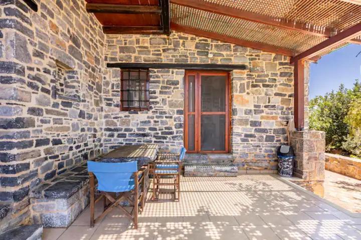 Traditional Stone House By The Sea... Kapetanianá Exterior photo
