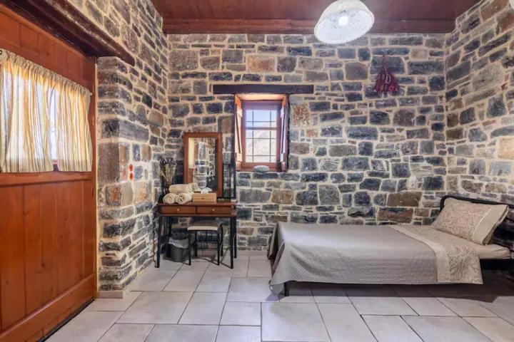 Traditional Stone House By The Sea... Kapetanianá Exterior photo