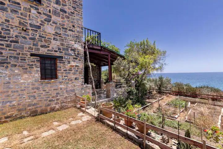 Traditional Stone House By The Sea... Kapetanianá Exterior photo